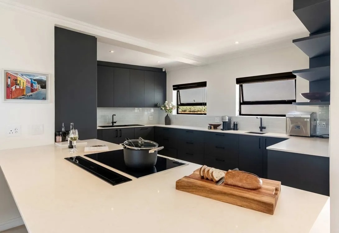 imgi_25_Crystal-Bay-Villa-Pool-Views-Luxury-Living-2-1090×750