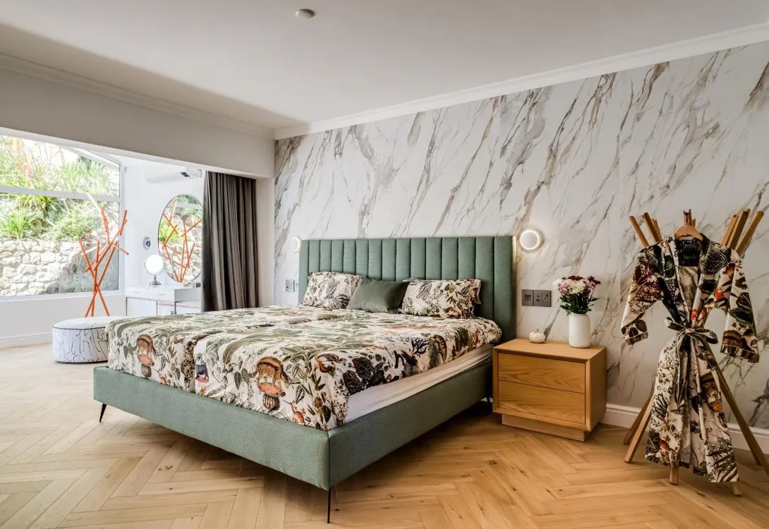 imgi_26_Aqua-Terra-Camps-Bay-19-1090×750