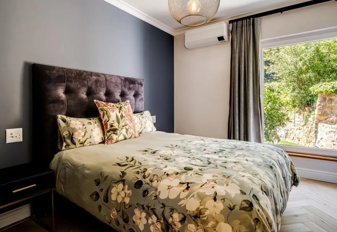 imgi_27_Aqua-Terra-Camps-Bay-16-1090×750