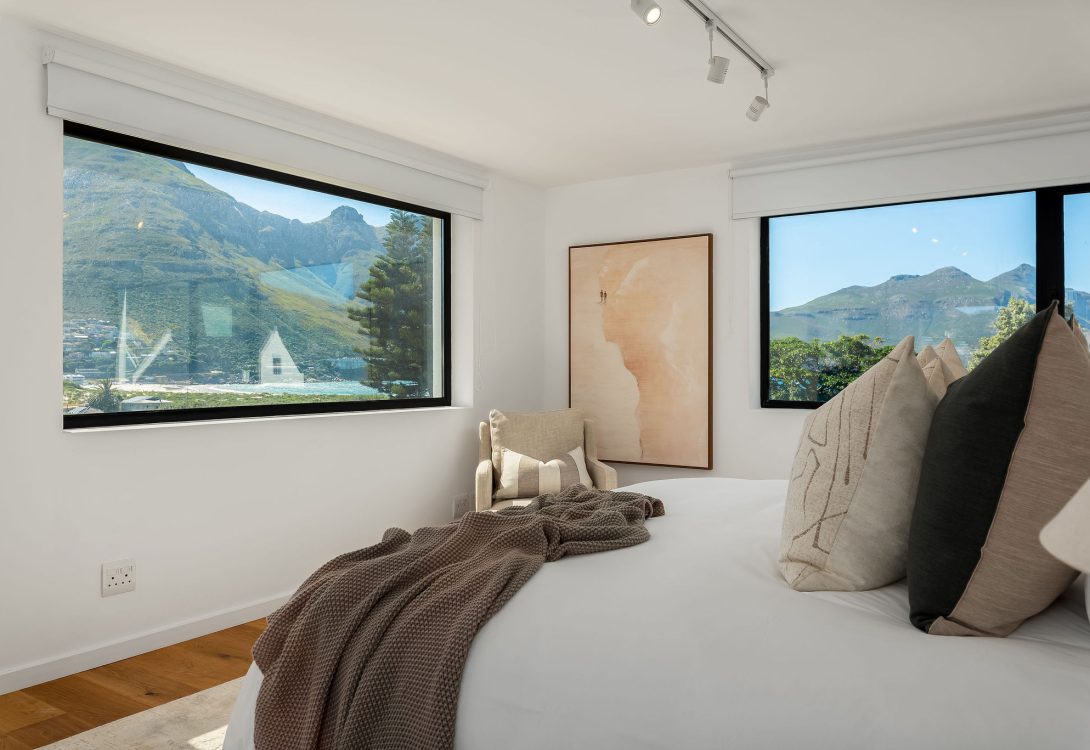 imgi_27_Skye-Haven-Hout-Bay-Villa-11-1090×750