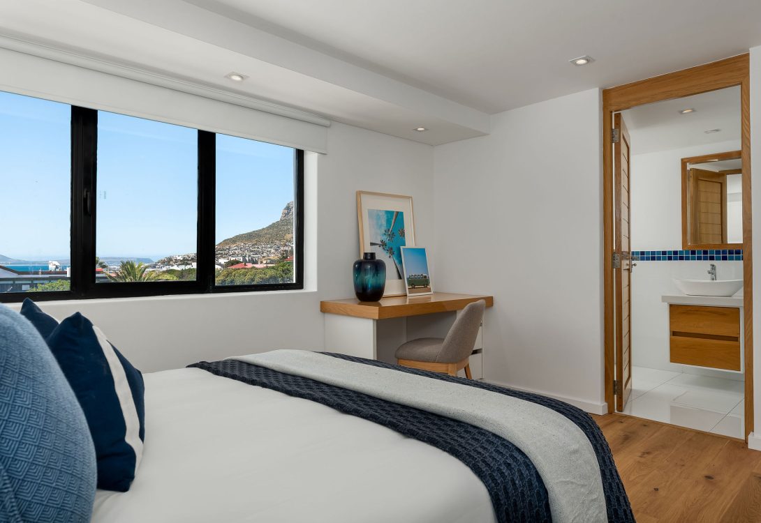imgi_28_Skye-Haven-Hout-Bay-Villa-8-1090×750