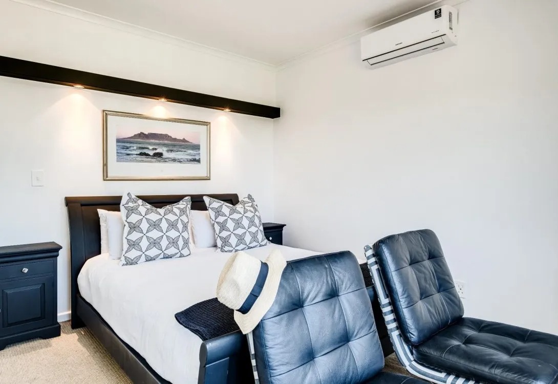 imgi_29_Bayview-Rise-Camps-Bay-apartment-6-1090×750