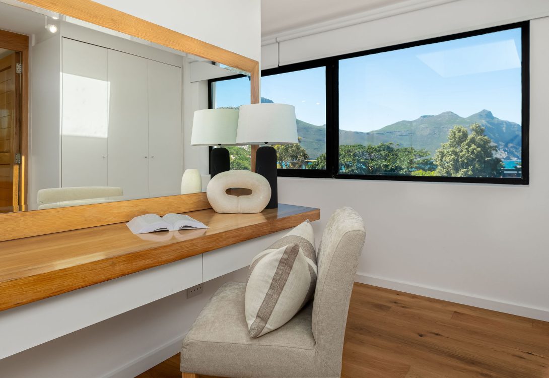 imgi_29_Skye-Haven-Hout-Bay-Villa-13-1090×750