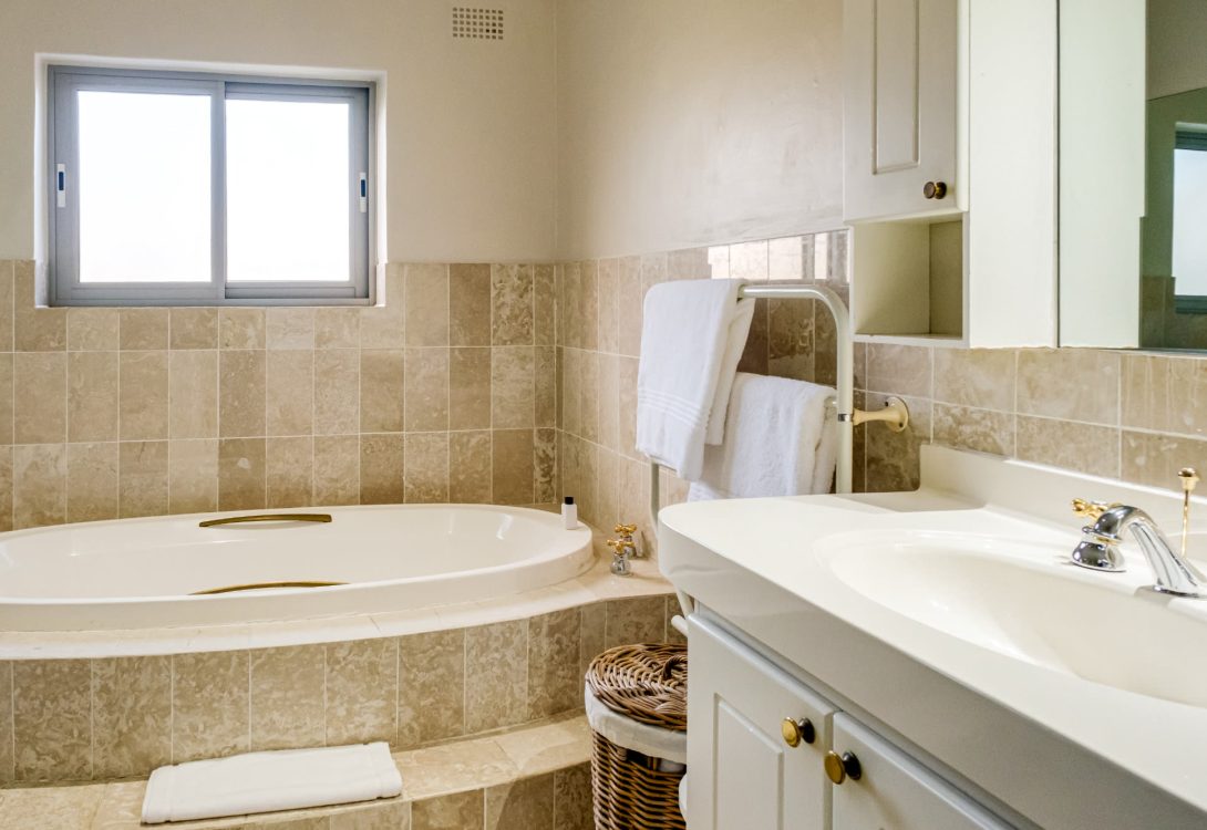 imgi_2_Rivendell-8-Luisa-Way-Hout-Bay-Rental-9-1090×750