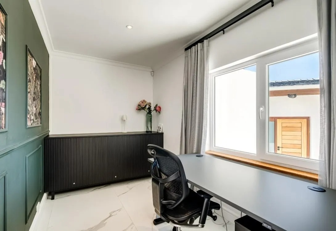 imgi_30_Aqua-Terra-Camps-Bay-2-1090×750