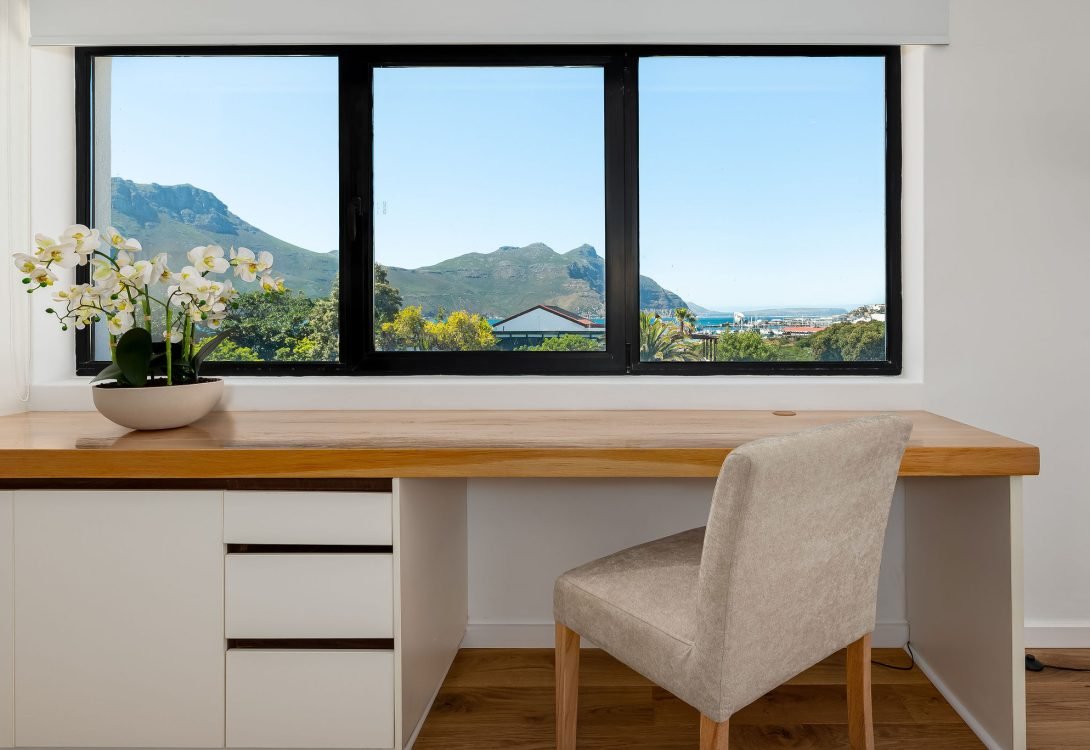 imgi_30_Skye-Haven-Hout-Bay-Villa-9-1090×750