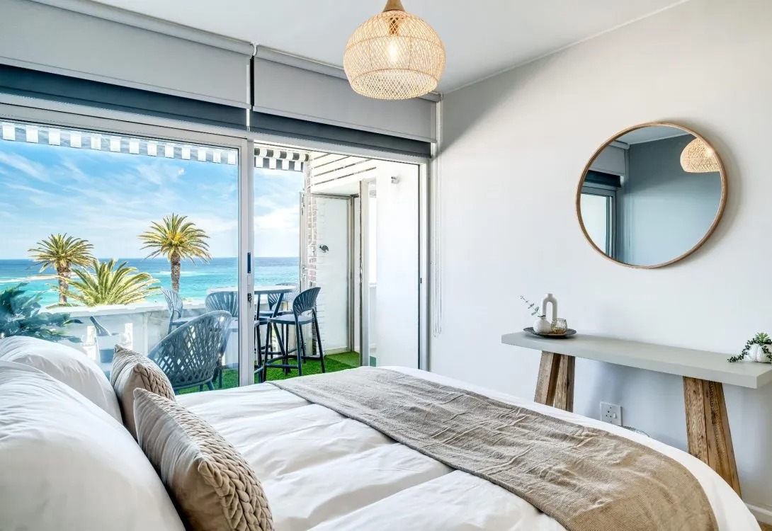 imgi_31_Camps-Bay-Seaside-Beach-View-Apartment-Palm-Bay-14-1090×750