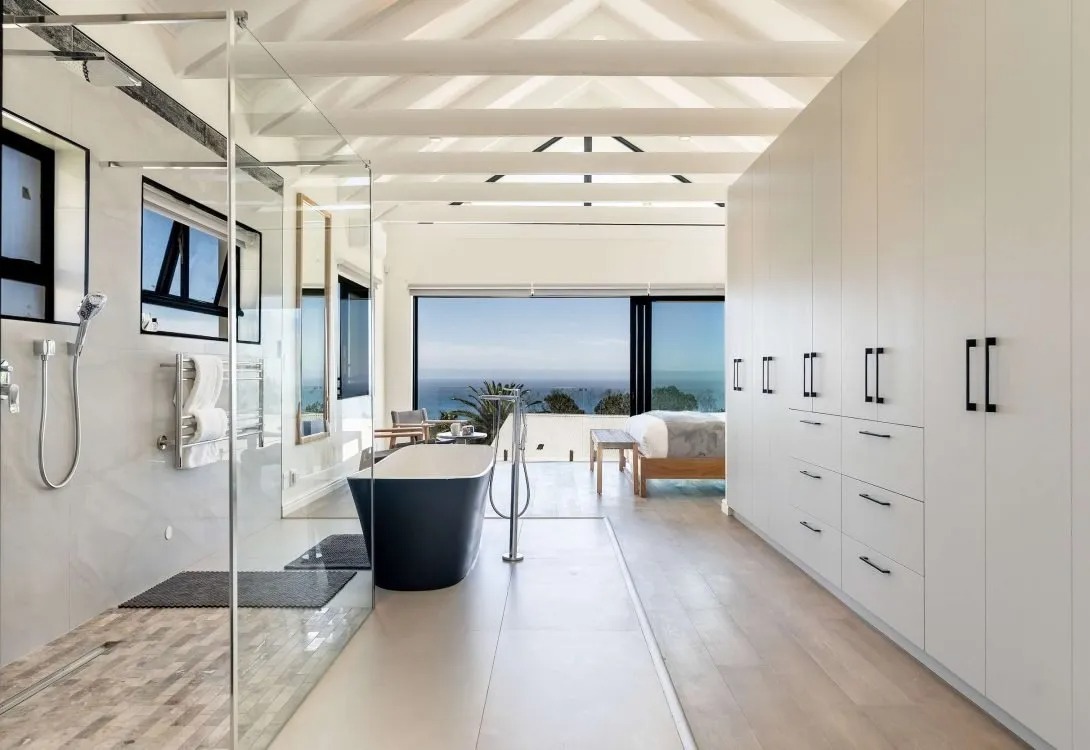 imgi_31_Crystal-Bay-Villa-Pool-Views-Luxury-Living-7-1090×750