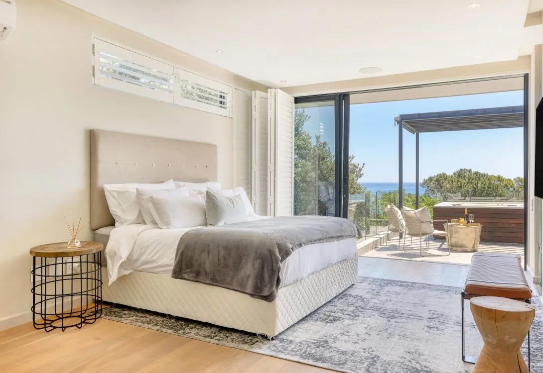 imgi_31_Little-Glen-Views-Camps-Bay-19-1090×750