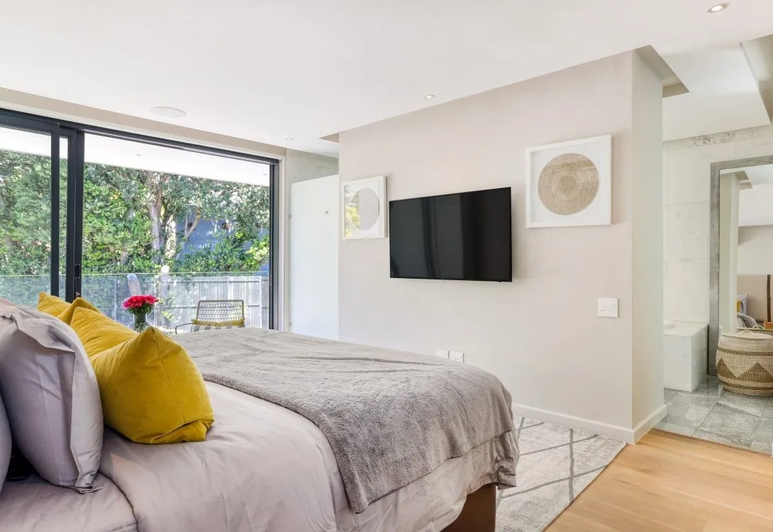 imgi_32_Little-Glen-Views-Camps-Bay-12-1090×750