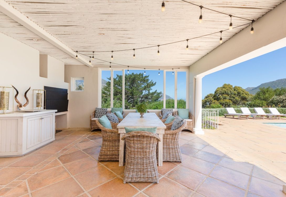 imgi_34_Hout-Bay-Sublime-Villa-29-1090×750