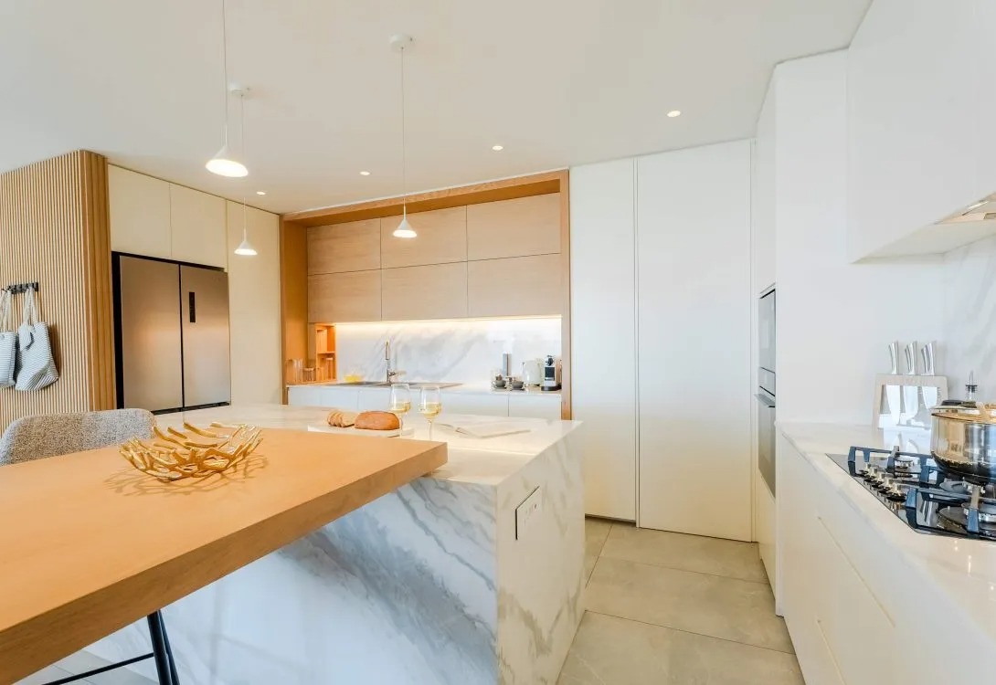 imgi_34_Terrace-Royale-Apartment-in-Camps-Bay-13-1090×750