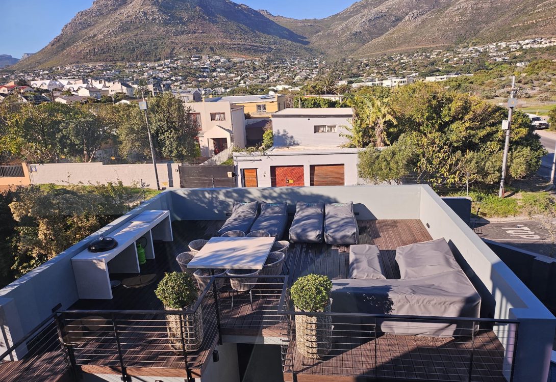 imgi_35_Avant-Garde-Hout-Bay-Luxury-villa-Pool-Serviced-Outdoor-BBQ-61-1090×750