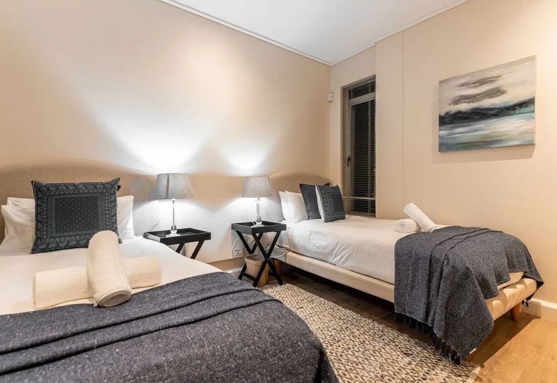 imgi_35_Sunset-Azure-Penthouse-Camps-Bay-14-1090×750