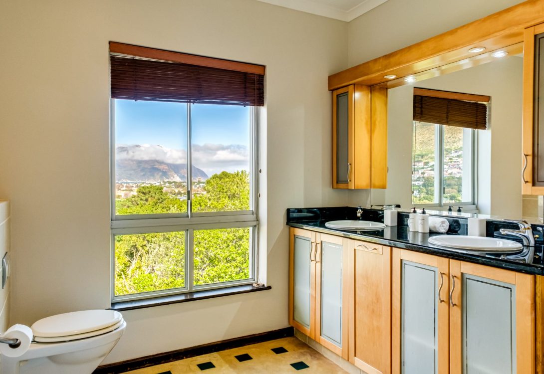 imgi_36_Rivendell-8-Luisa-Way-Hout-Bay-Rental-14-1090×750