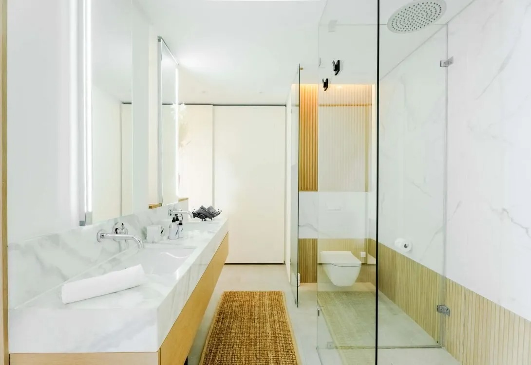 imgi_37_Terrace-Royale-Apartment-in-Camps-Bay-17-1090×750