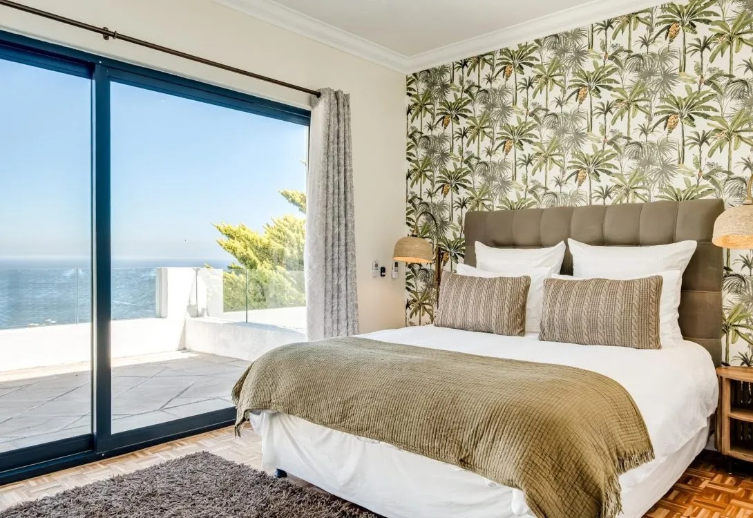 imgi_38_Camps-Bay-4bed-Home-w-Pool-and-Views-Alma-Marina-0-1090×750