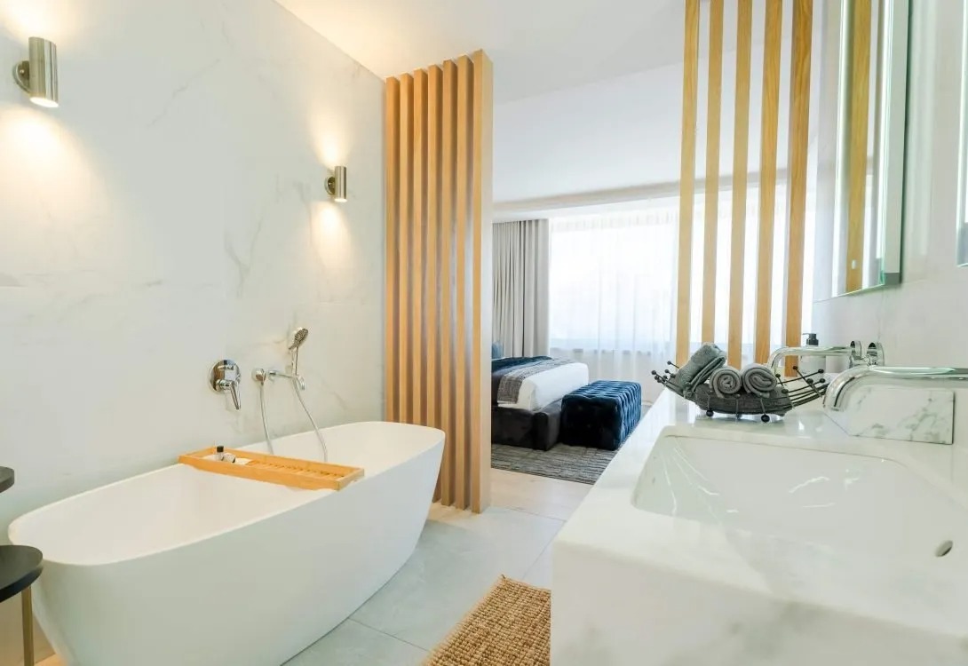 imgi_38_Terrace-Royale-Apartment-in-Camps-Bay-35-1090×750