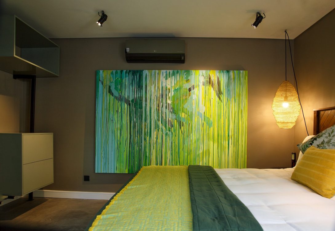 imgi_3_Avant-Garde-Hout-Bay-Villa-7-1090×750