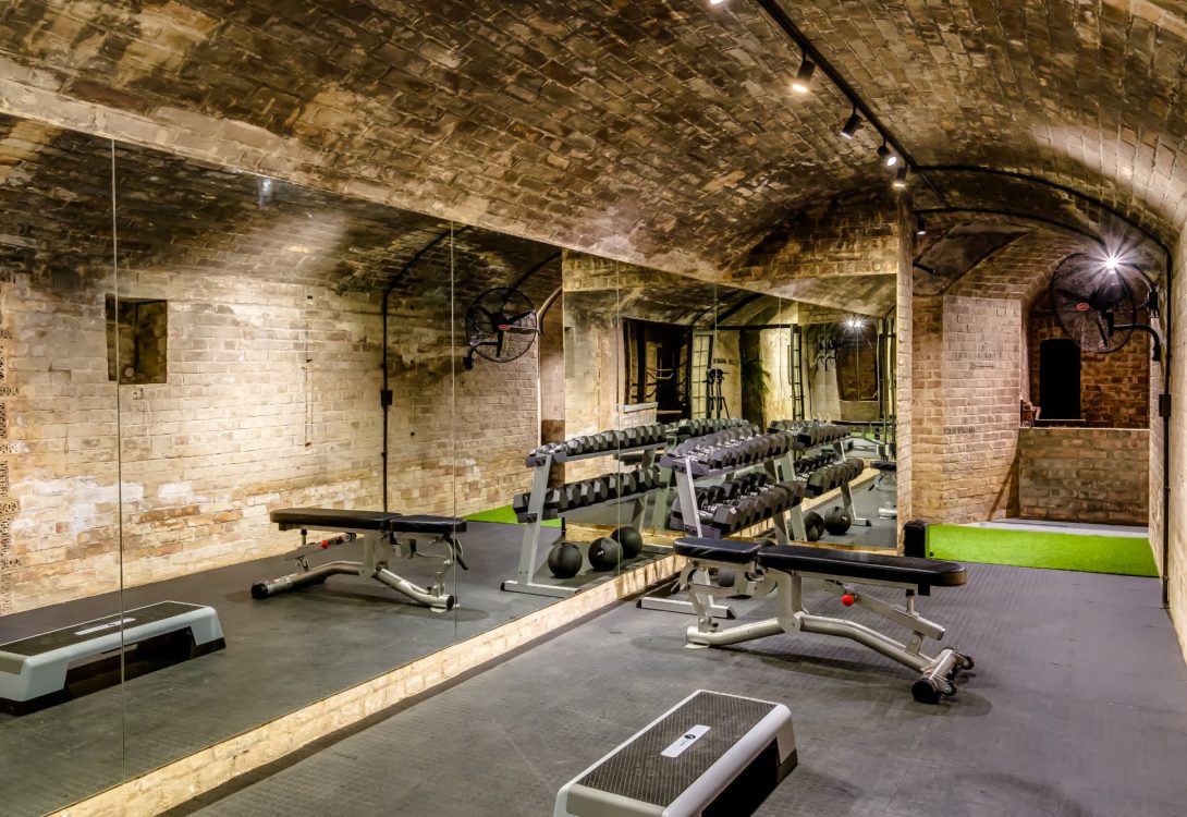 imgi_3_Charming-Coastal-Escape-Marula-One-Sea-Point-1-19-1090×750