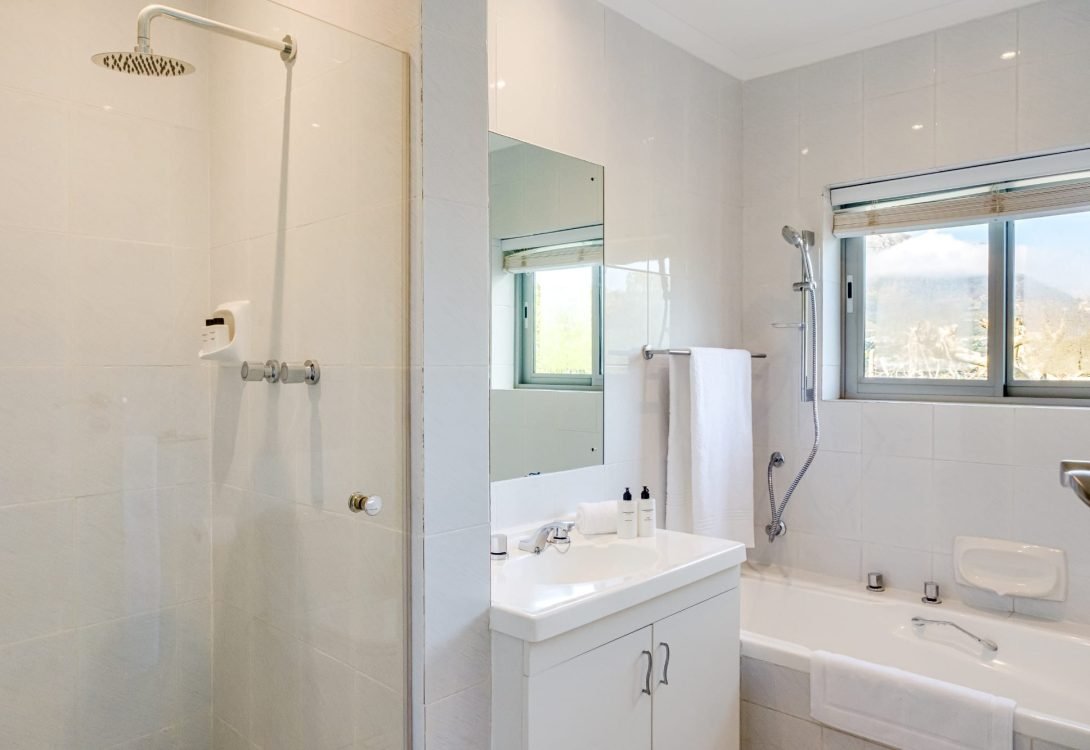 imgi_3_Rivendell-8-Luisa-Way-Hout-Bay-Rental-3-1090×750