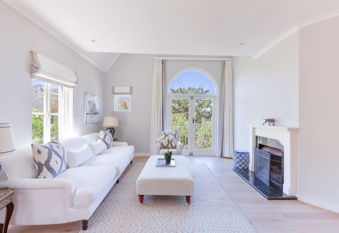 imgi_42_Hout-Bay-Sublime-Villa-1-1090×750