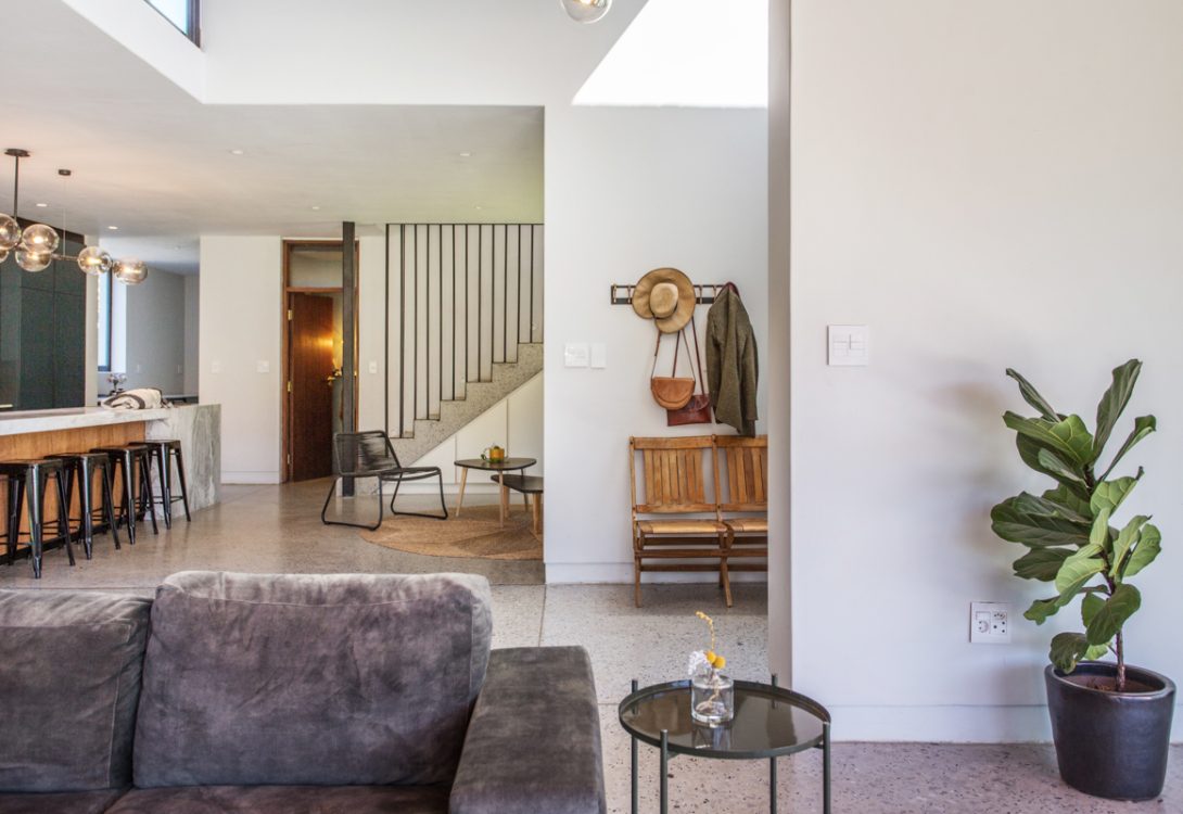 imgi_44_BlackBarn-Villa-Hout-Bay-Valley-Road-24-1090×750