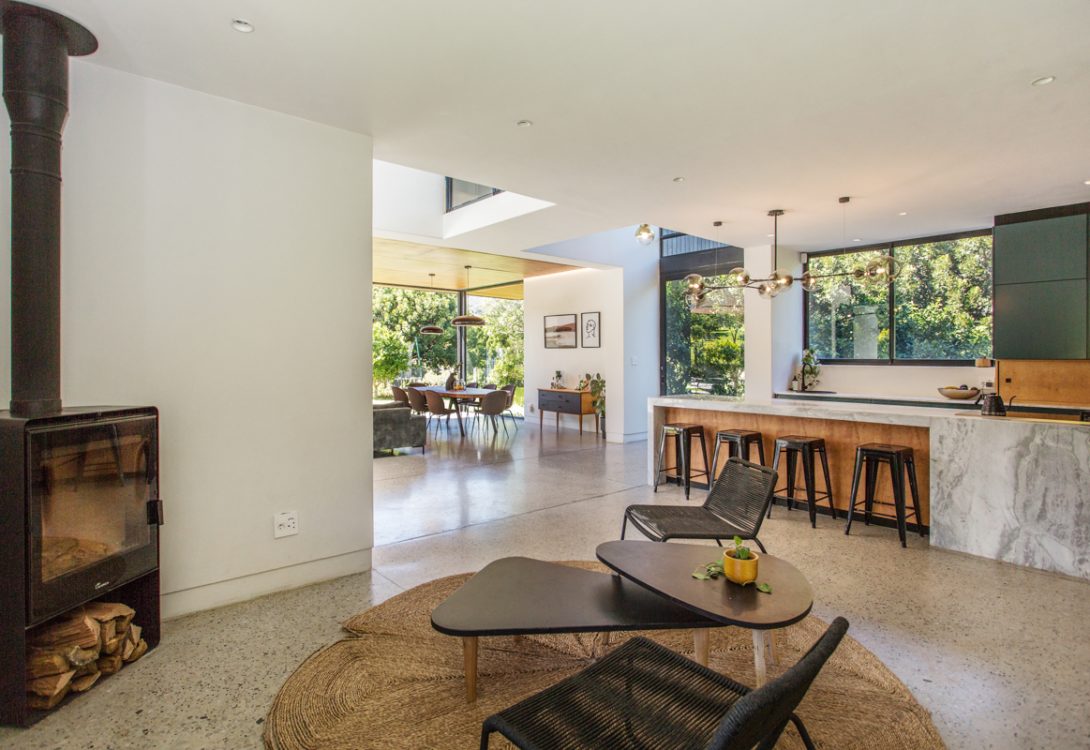 imgi_47_BlackBarn-Villa-Hout-Bay-Valley-Road-65-1090×750