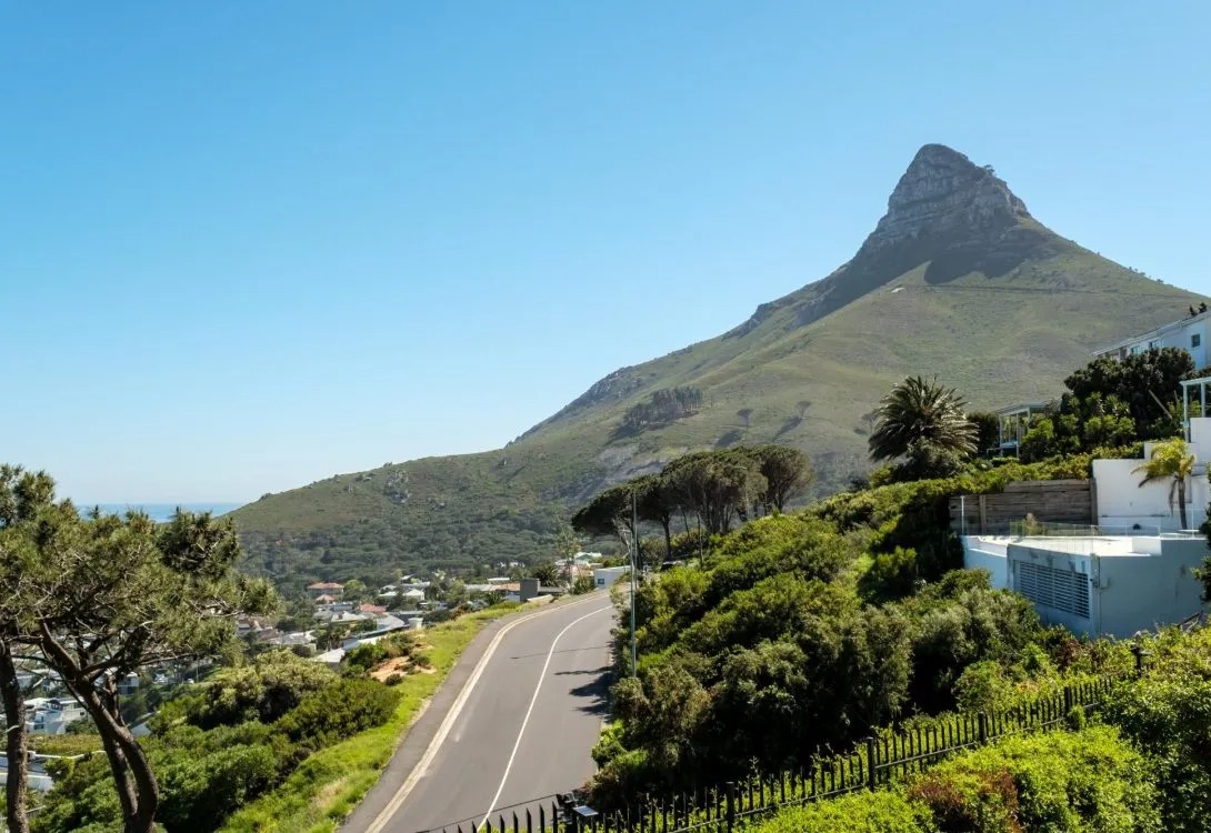 imgi_4_Bayview-Rise-Camps-Bay-apartment-22-1090×750