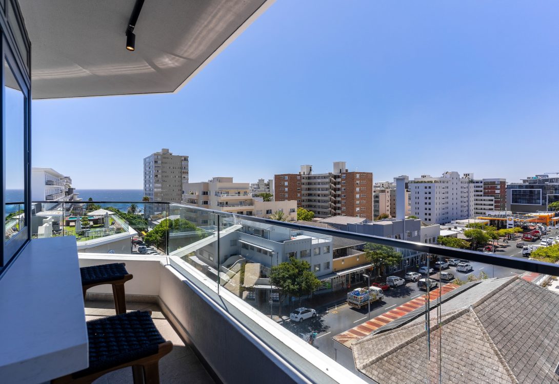 imgi_4_Diamond-Views-Luxury-Sea-Point-Apt-with-views-13-1090×750