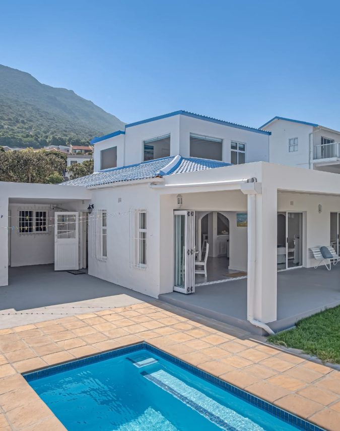 imgi_4_Villa-Santorini-Hout-Bay-19-675×855