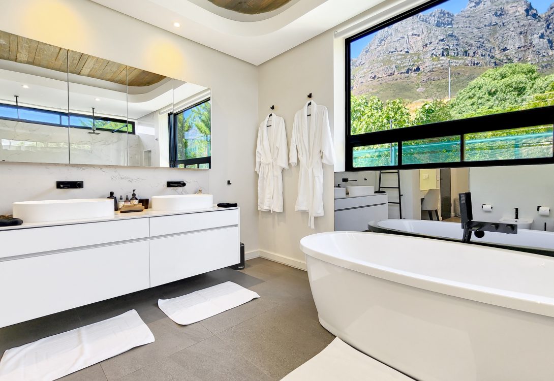 imgi_50_Lijaro-Villa-Camps-Bay-47-1090×750 (1)