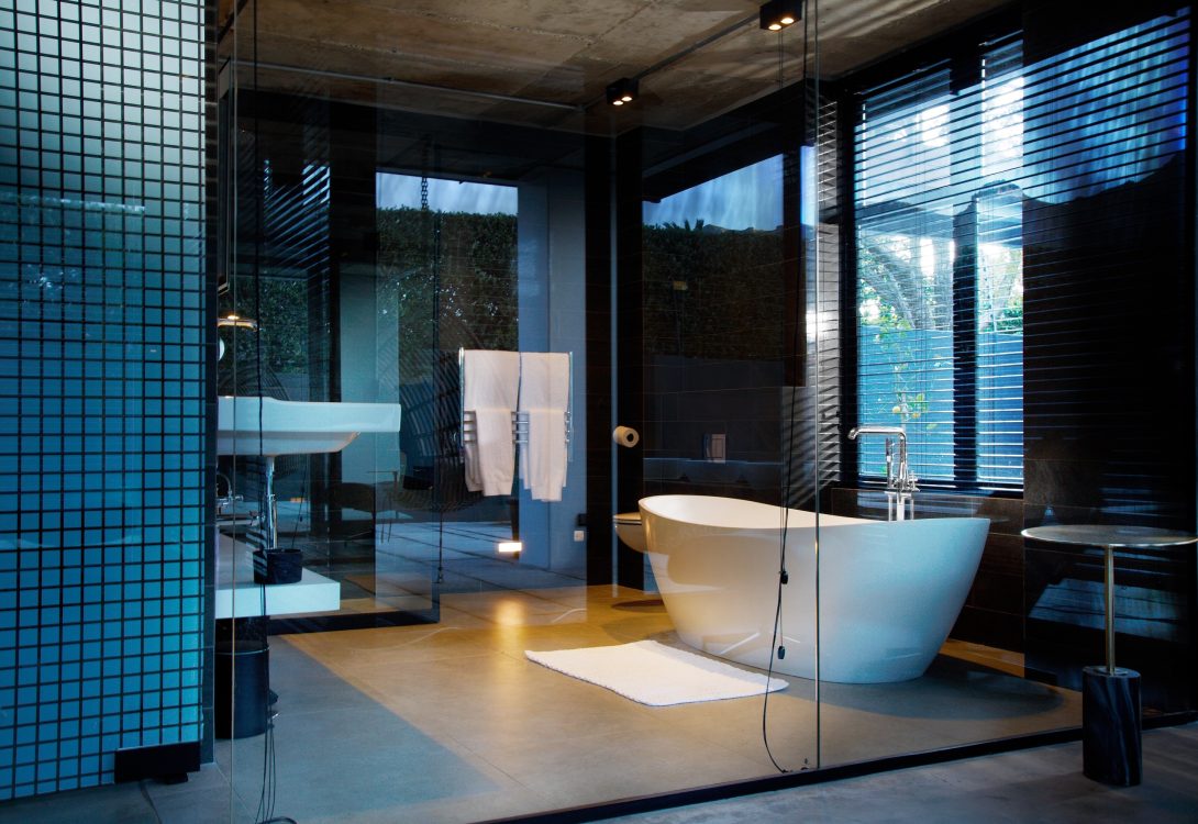 imgi_59_Avant-Garde-Hout-Bay-Luxury-villa-Pool-Serviced-Outdoor-BBQ-45-1090×750