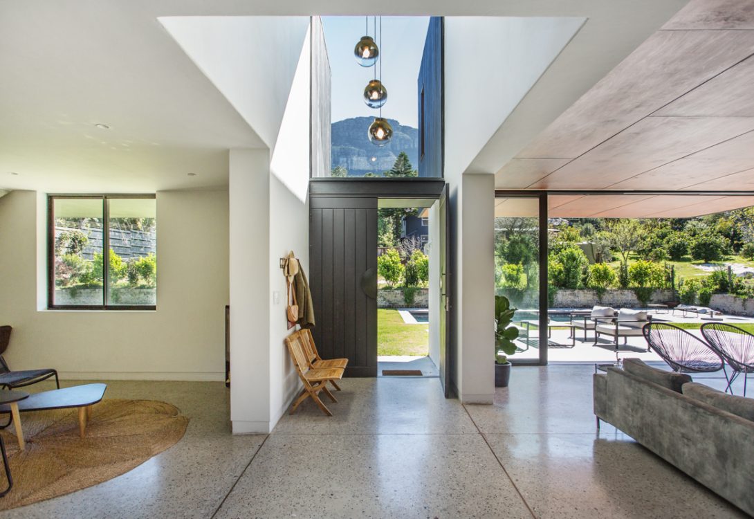 imgi_62_BlackBarn-Villa-Hout-Bay-Valley-Road-67-1090×750