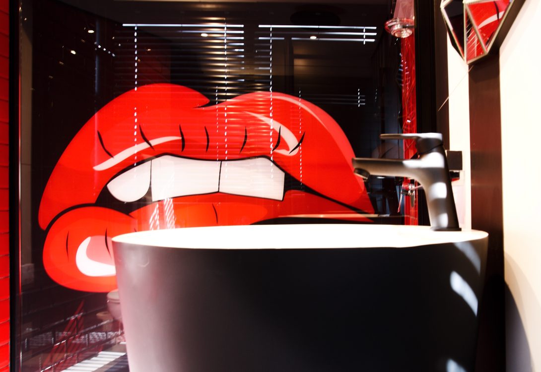 imgi_63_Avant-Garde-Hout-Bay-Luxury-villa-Pool-Serviced-Outdoor-BBQ-58-1090×750