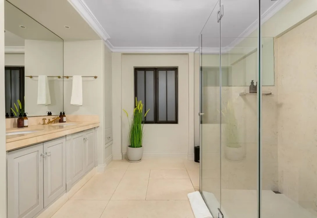 imgi_64_Clifton-Luxury-Vista-Villa-8-1090×750