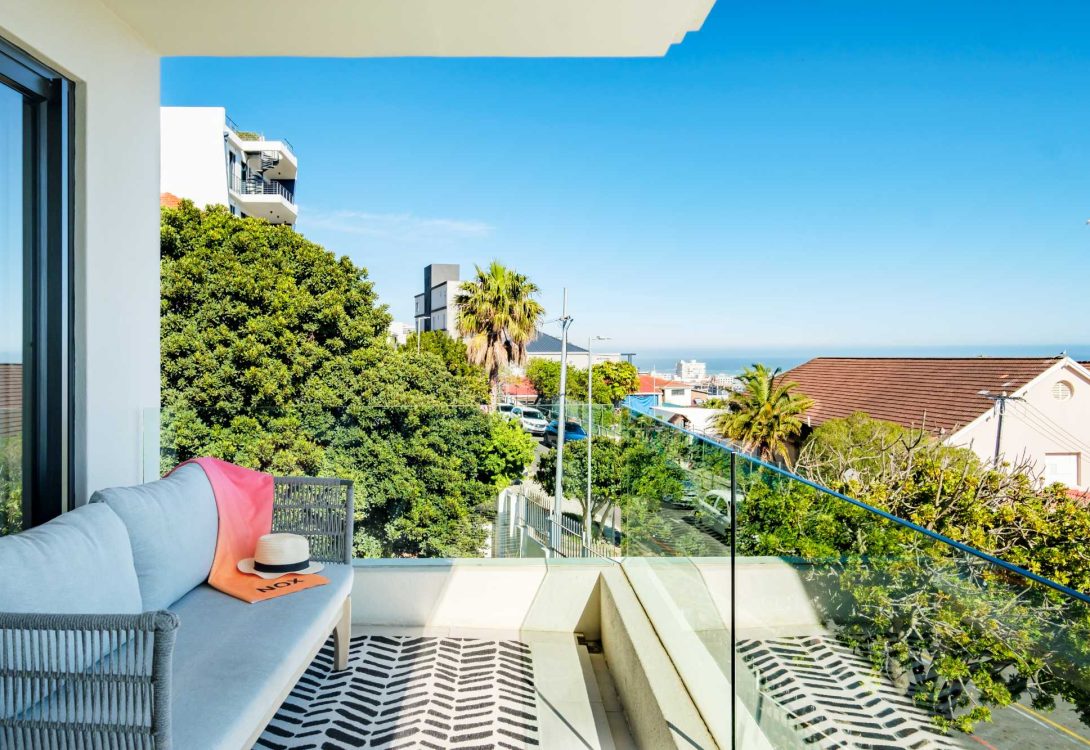 imgi_6_Charming-Coastal-Escape-Marula-One-Sea-Point-1-16-1090×750