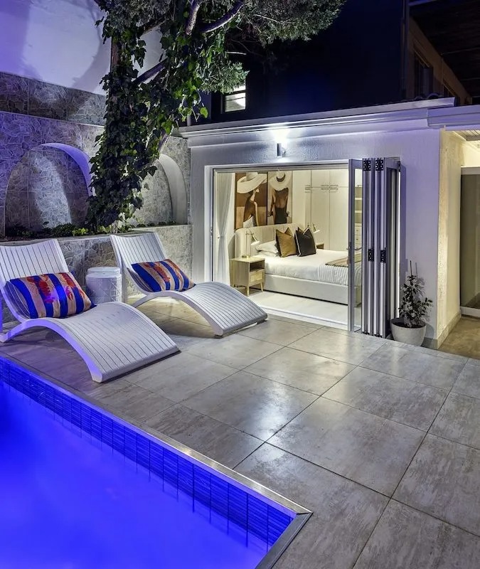 imgi_6_Clifton-Petite-Villa-Pool-9-675×800 (1)