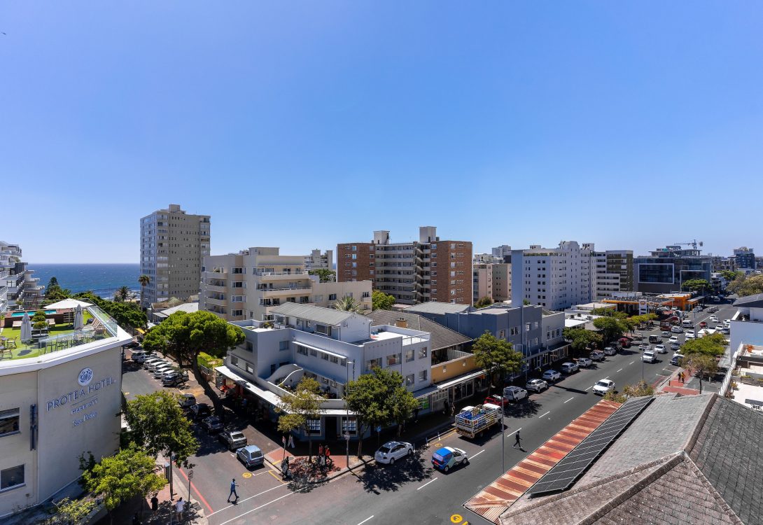 imgi_6_Diamond-Views-Luxury-Sea-Point-Apt-with-views-18-1090×750