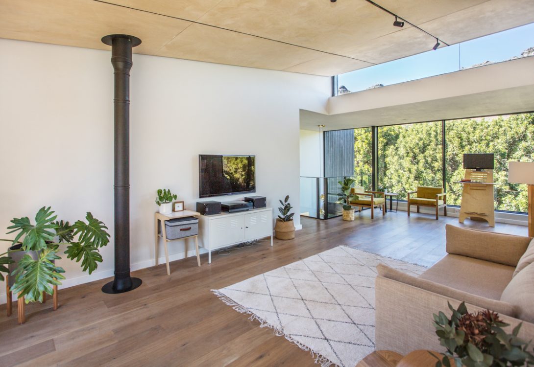 imgi_71_BlackBarn-Villa-Hout-Bay-Valley-Road-61-1090×750