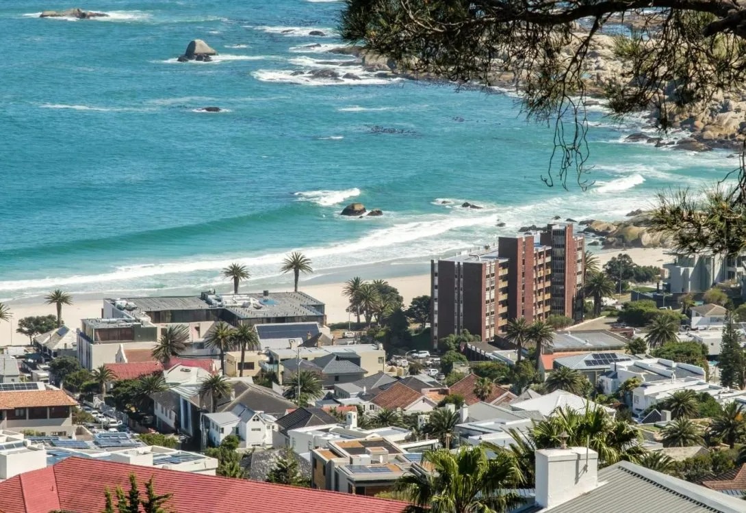 imgi_7_Bayview-Rise-Camps-Bay-apartment-29-1090×750