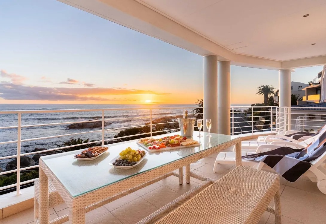 imgi_7_Sunset-Azure-Apartment-Camps-Bay-9-1090×750