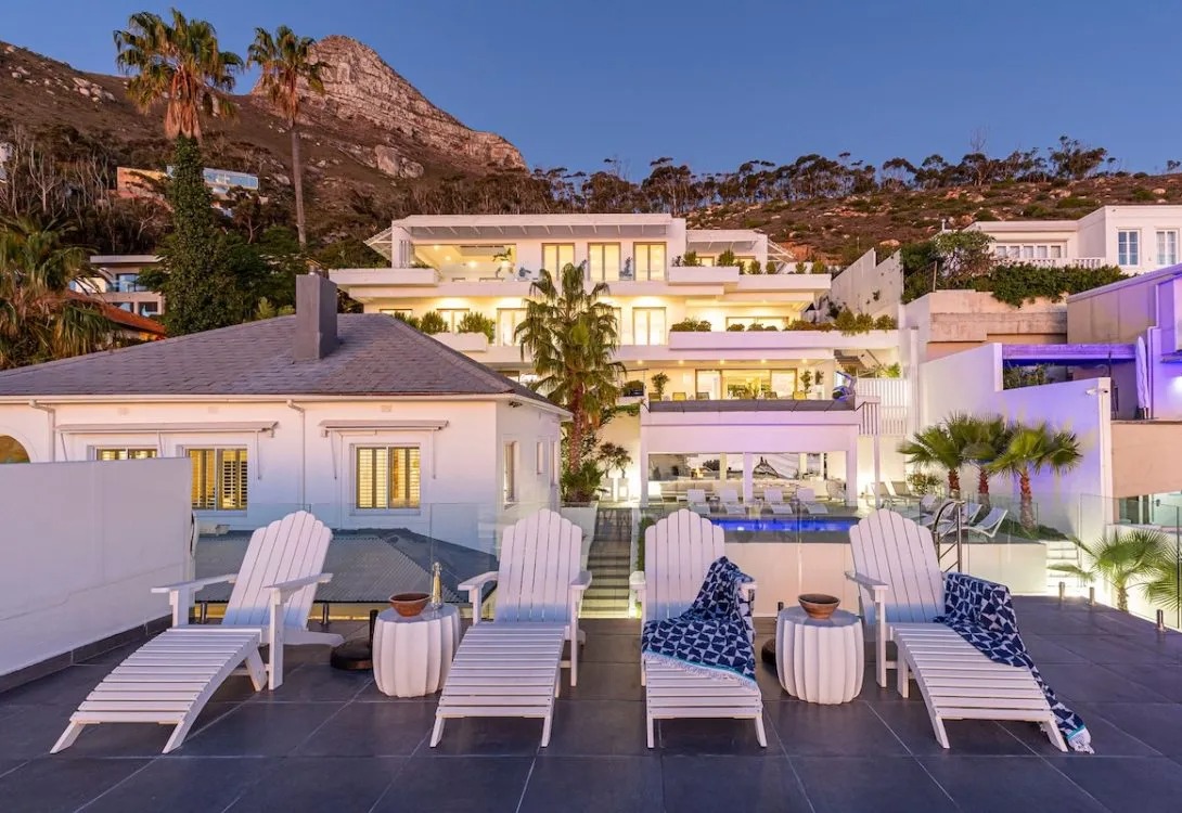 imgi_82_Clifton-Petite-Villa-Shared-Spaces-Small-Deck-8-1090×750