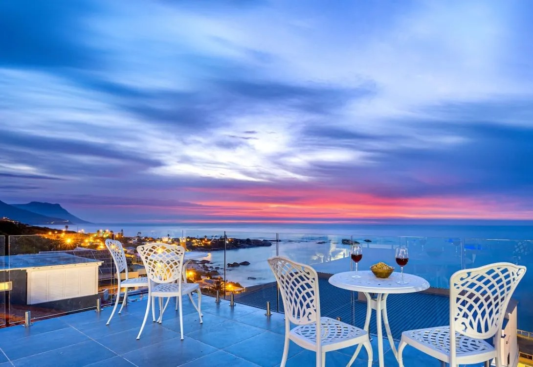 imgi_88_Clifton-Petite-Villa-Shared-Spaces-Small-Deck-7-1090×750