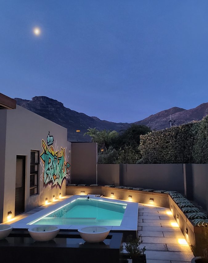 imgi_8_Avant-Garde-Hout-Bay-Luxury-villa-Pool-Serviced-Outdoor-BBQ-63-675×855