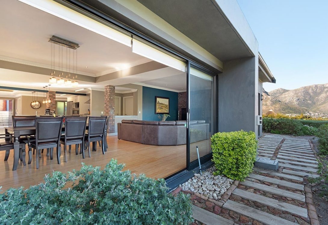 imgi_9_Sandy-Bay-Villa-Llandudno-Hout-Bay-1-2-1090×750