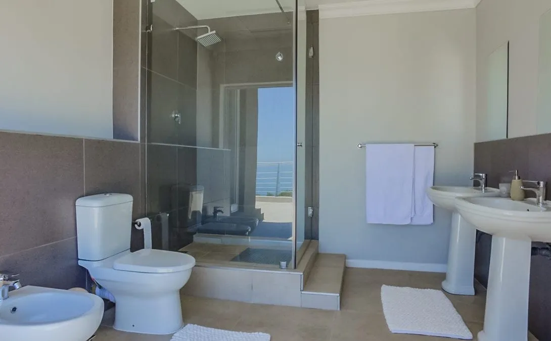 60-on-Hely-Hutchinson-Camps-Bay-25-1090×675