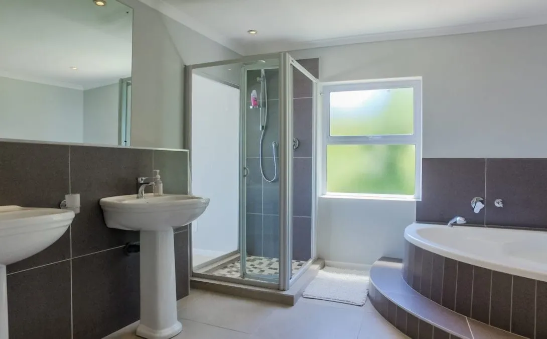 60-on-Hely-Hutchinson-Camps-Bay-29-1090×675