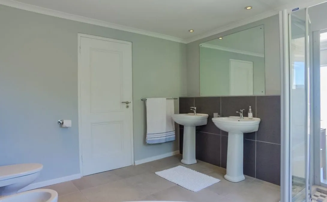 60-on-Hely-Hutchinson-Camps-Bay-30-1090×675