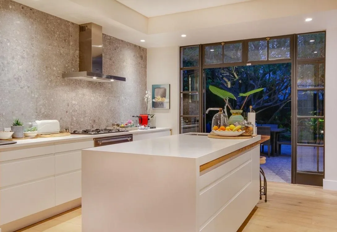 Shanklin-Villa-Camps-Bay-15-1090×750 – Copy